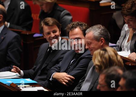 Französischer Minister für Haushalt, öffentliche Finanzen, öffentlichen Dienst und Verwaltungsreform, Regierungssprecher Francois Baroin, neu ernannter französischer Minister für nationale Bildung, Jugend und Freiwilligenorganisationen Luc Chatel und neu ernannter französischer Minister für Landwirtschaft, Ernährung, Fischerei, ländliche Angelegenheiten und Raumordnung (Regionalentwicklung) Bruno Le Maire wird während der wöchentlichen Fragestunde an die neue Regierung bei der französischen Nationalversammlung am 16. November 2010 in Paris, Frankreich, vorgestellt. Foto von Mousse/ABACAPRESS.COM Stockfoto