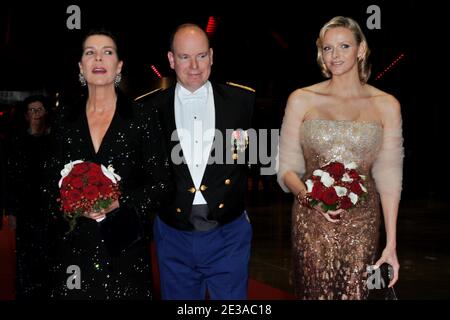 Prinzessin Caroline von Hanove, HSH Prinz Albert II. Von Monacos Verlobter Charlene Wittstock und Prinz Albert II. Von Monaco kommen am 19. November 2010 zur Operngala im Rahmen der Feierlichkeiten zum Nationalfeiertag in Monaco. Foto von Le Segretain/Pool/ABACAPRESS.COM Stockfoto