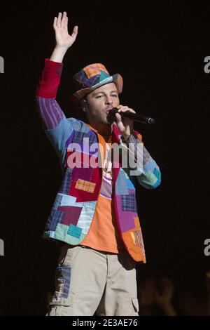 Der französische Sänger Christophe Mae tritt am 13. November 2010 im Palais Nikaia in Nizza, Südfrankreich, auf. Foto von Syspeo.R/ABACAPRESS.COM Stockfoto