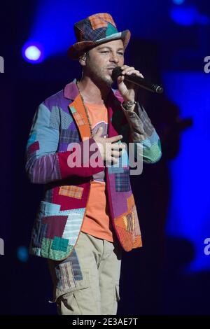 Der französische Sänger Christophe Mae tritt am 13. November 2010 im Palais Nikaia in Nizza, Südfrankreich, auf. Foto von Syspeo.R/ABACAPRESS.COM Stockfoto