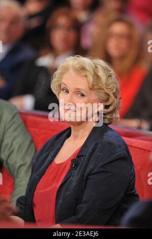 Marie-Christine Barrault lors de l'enregistrement de l'Emission Vivement Dimanche a Paris, France, le 14 décembre 2010. Foto Max Colin/ABACAPRESS.COM Stockfoto