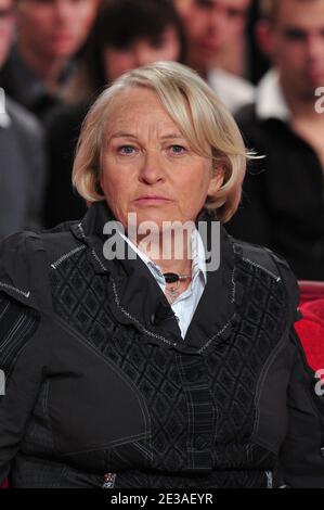 Christel Pernet bei der Aufnahme von Vivement Dimanche am 24. Oktober 2010 in Paris, Frankreich. Foto von Max Colin/ABACAPRESS.COM Stockfoto