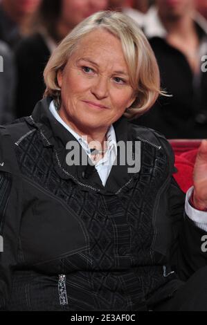 Christel Pernet bei der Aufnahme von Vivement Dimanche am 24. Oktober 2010 in Paris, Frankreich. Foto von Max Colin/ABACAPRESS.COM Stockfoto