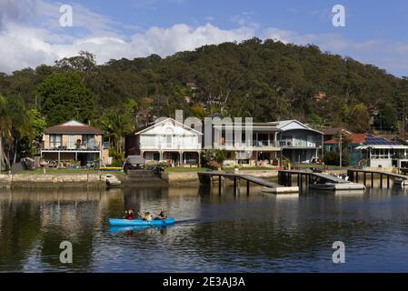 Häuser am Ufer des Woronora River im Sutherland Shire Sydney Australien Stockfoto