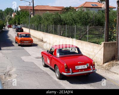 Oldtimer Alfa Romeo und Fiat auf der 8. Hellenic Bulgarian LEKAM Oldtimer Rallye im Acharavi Park Hotel, Acharavi, Korfu, Griechenland Stockfoto