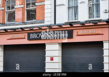 Derry, Nordirland - 16. Januar 2020: Browns im Stadtrestaurant in der Stadt Derry Stockfoto