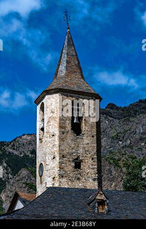 Kirche von Santa Llogaia im kleinen Dorf Espot, Pallars Sobira, Katalonien, Spanien. Stockfoto