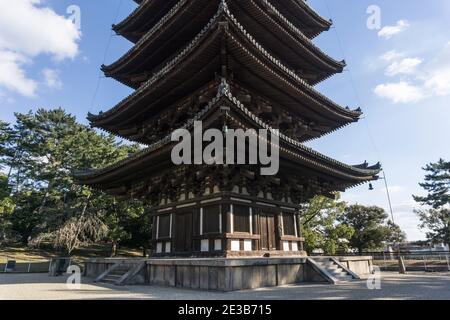 Blick auf die fünfstöckige Pagode im Kofuku-ji Tempel in Nara, Japan Stockfoto