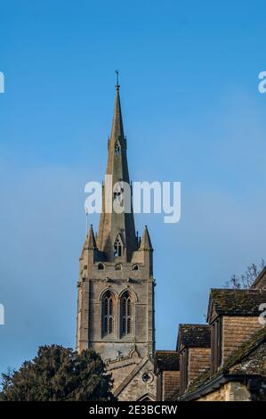 OAKHAM, RUTLAND, ENGLAND – Dezember 31 2020: All Saints Church in Oakham, Rutland, England Stockfoto