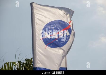 CAPE CANAVERAL, USA - Mar 27, 2011: Cape CanaveralNASA Flagge winkt im Wind, Florida Stockfoto