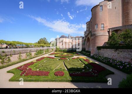 Formeller französischer Garten (c 17:17) von Hyacinthe Serroni & Bishops Palace Oder Palais de la Berbie (13.) Albi Tarn Frankreich Stockfoto