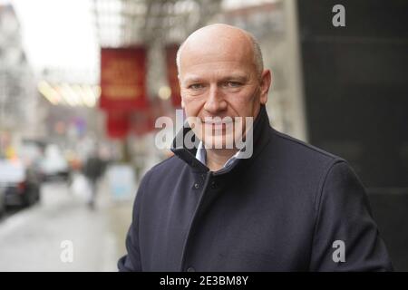 Berlin, Deutschland. Januar 2021. Kai Wegner, Landeschef der CDU Berlin, steht vor dem Testcenter bei einem Besuch im neuen Corona Schnelltestzentrum im Hotel Bristol Berlin in der Fasanenstraße. Quelle: Jörg Carstensen/dpa/Alamy Live News Stockfoto