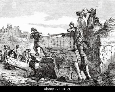 Assyrische Arbeiter schnitzen einen geflügelten Stier mit menschlichem Kopf. Alte gravierte Illustration aus dem 19. Jahrhundert, Le Tour du Monde 1863 Stockfoto