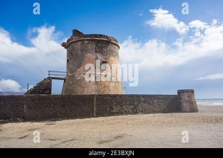 Cabo de Gata und Torreón de San Miguel. Cabo de Gata - Níjar Naturpark ist ein spanisches Naturschutzgebiet in Almería, Andalusien, Spanien Stockfoto