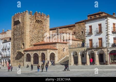 Cáceres UNESCO-Weltkulturerbe ist eine Stadt von Spanien in Extremadura, ummauerte Stadt berühmt für Torre del Bujaco, & Los Golfines de Abajo Palast Stockfoto