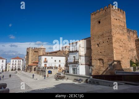 Cáceres UNESCO-Weltkulturerbe ist eine Stadt von Spanien in Extremadura, ummauerte Stadt berühmt für Torre del Bujaco, & Los Golfines de Abajo Palast Stockfoto