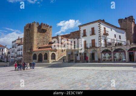 Cáceres UNESCO-Weltkulturerbe ist eine Stadt von Spanien in Extremadura, ummauerte Stadt berühmt für Torre del Bujaco, & Los Golfines de Abajo Palast Stockfoto