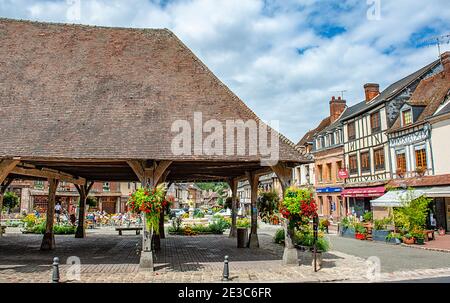 Die Markthalle von Lyon-la-Forêt Stockfoto