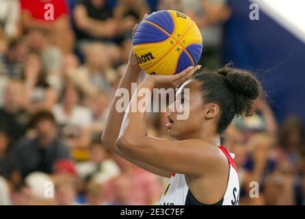 Basketballspieler Satou Sabally (Deutschland) bei den Europaspielen 2019 in Minsk (Weißrussland). Stockfoto