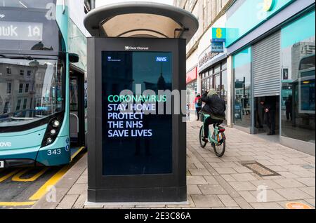 Brighton UK 18. Januar 2021 - Brighton City Centre Straßen sind ruhig heute während der Coronavirus COVID-19 Sperrbeschränkungen in England . Der dritte Montag im Januar ist als Blue Monday bekannt, weil es offenbar der deprimierendste Tag des Jahres ist : Credit Simon Dack / Alamy Live News Stockfoto