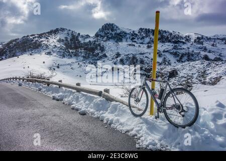 Lagos de Covadonga, Nationalpark Picos de Europa, berühmte Radtour in der Vuelta a España, in Asturien, Spanien Stockfoto