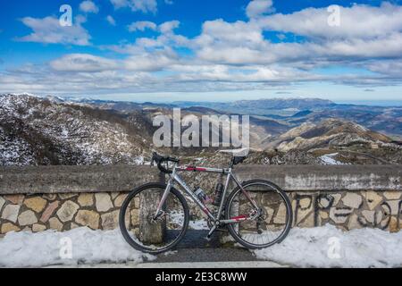 Lagos de Covadonga, Nationalpark Picos de Europa, berühmte Radtour in der Vuelta a España, in Asturien, Spanien Stockfoto