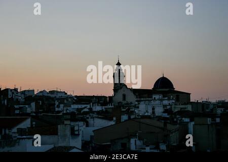 Blick über die Altstadt von Oliva bei Sonnenuntergang im Valencianischen Region Spanien Stockfoto