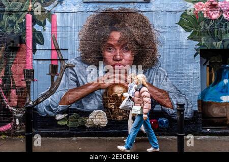 Bunte Street Art/Graffiti in Brick Lane, London, Großbritannien. Stockfoto