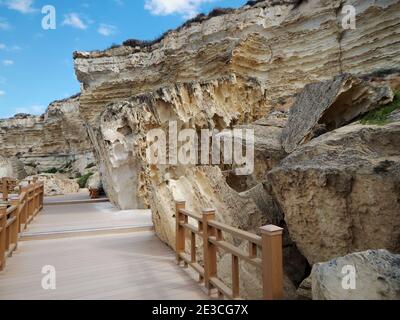 Küste des Kaspischen Meeres. Rock Trail. Kasachstan. Aktau Stadt. 16 Juli 2019 Jahr. Stockfoto