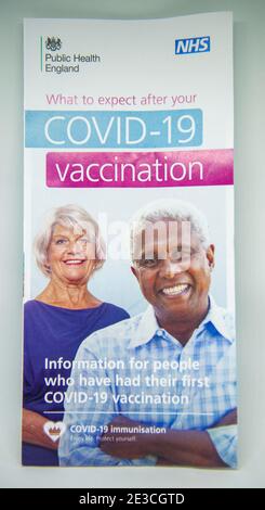 Broschüre zu Impfinformationen Covid-19 Stockfoto