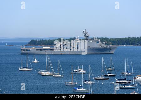 USS Tortuga LSD-46 ist ein Whidbey Island-Klasse Dock Landungsschiff der United States Navy in Rockland Harbor, Rockland, Maine, USA. Stockfoto