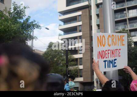 Melbourne, Victoria. 16. Januar 2021. Befreit die Refugees Block Party. Die Polizei versucht, Videobeweise zu sammeln. Jay Kogler/Alamy Live New Stockfoto