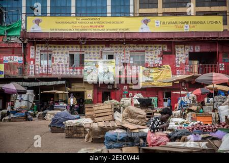 Kampala, Zentralregion, Uganda. Januar 2021. Der Nakasero-Markt in Kampala, der Schauplatz von Protesten im November, bei denen mindestens 54 Menschen getötet wurden, ist am Tag der Präsidentschaftswahlen ruhig.die Wahlen in Uganda, am 14. Januar 2021, waren die angespanntesten seit Jahrzehnten. Kredit: Sally Hayden/SOPA Images/ZUMA Wire/Alamy Live Nachrichten Stockfoto