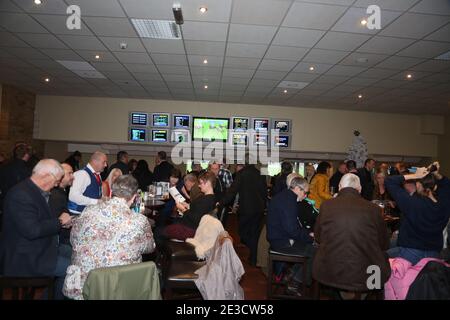 Neujahrsrennen-Meeting auf der Rennbahn Ayr am 2. Januar 2018. Rennfahrer genießen Gastfreundschaft Stockfoto