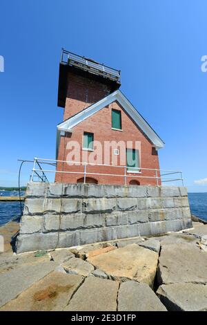 Rockland Harbor Breakwater Lighthouse wurde 1902 in Rockland, Maine, USA gebaut. Dieses Gebäude wurde seit 1981 als National Historic Place registriert. Stockfoto