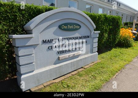 Eingangsschild des Maine Lighthouse Museum in der Innenstadt von Rockland, Maine, USA. Stockfoto