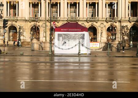 Paris, Frankreich. Januar 17. 2021. Zelt mit einem Screening- und Testzentrum für Covid 19, Coronavirus. Im Opernviertel Garnier gelegen. Stockfoto