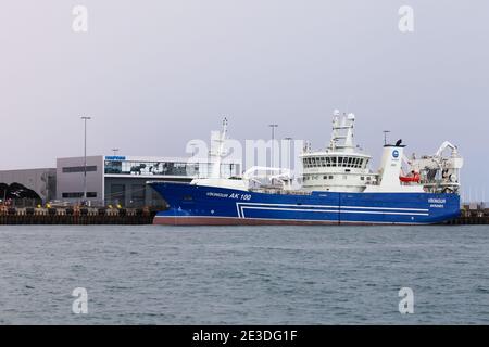 Reykjavik, Island - 4. April 2017: Vikingur AK100 Fischerschiff ist im Hafen von Reykjavik vertäut Stockfoto
