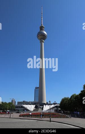 DEUTSCHLAND, BERLIN - 08. JUNI 2018: Blick auf den Fernsehturm in Berlin Stockfoto