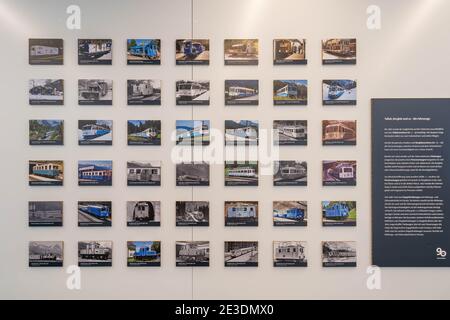 Zugspitze, Deutschland - 5. Aug 2020: Geschichte der Zugspitzbahn im Aussichtsplattform Stockfoto