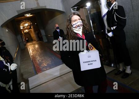 Washington, DC. Januar 2021. WASHINGTON, DC - JANUAR 18: Ein Stand-in für den ehemaligen Präsidenten George Bush nimmt an einer Generalprobe für die 59. Eröffnungszeremonie für den designierten Präsidenten Joe Biden und den designierten Vizepräsidenten Kamala Harris am 18. Januar 2021 im US-Kapitol in Washington, DC Teil. Biden wird am 20. Januar als 46. Präsident vereidigt.Quelle: Win McNamee/Pool via CNP Quelle: dpa/Alamy Live News Stockfoto