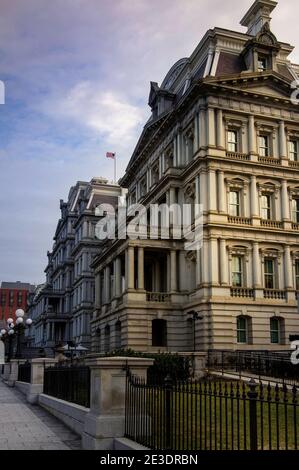 Washington DC – 7. Februar 2021; Sonnenaufgang auf dem Eisenhower Executive Office Building, ursprünglich 1888 für die Staats-, Kriegs- und Navy Departments gebaut und heute Haus Stockfoto