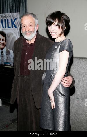 Mike Leigh und Sally Hawkins nehmen an den New York Film Critic's Circle Awards 2008 Teil, die am 5. Januar 2009 bei Strata in New York City, NY, USA, verliehen werden. Foto von Aton Pak/ABACAPRESS.COM Stockfoto