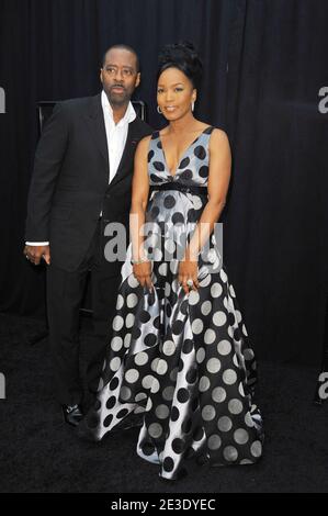Das Darstellermitglied Angela Bassett und Courtney B. Vance kommen am 7. Januar 2009 zur Premiere von "Notorious" am AMC Lincoln Square in New York City, NY, USA. Der Film erzählt die Leben- und Todesgeschichte des berühmten Rap-Künstlers notorisch B.I.G. Foto von Gregorio Binuya/ABACAPRESS.COM Stockfoto