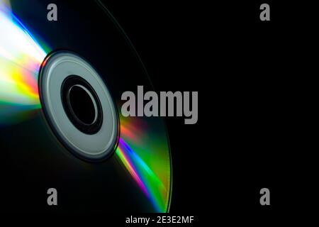 Compact-Disc auf schwarzem Hintergrund Stockfoto