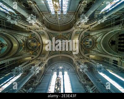Im Inneren der Basilika Notre-Dame de Fourvière, Lyon, Frankreich Stockfoto