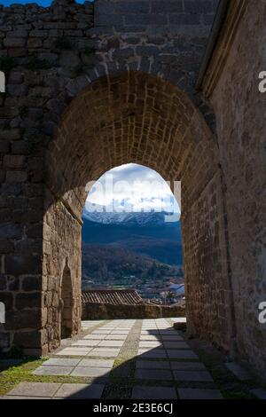 Santa Maria Kirche, ehemalige Templer Bastion. Hervas, Ambroz Valley Dorf. Caceres, Extremadura, Spanien Stockfoto