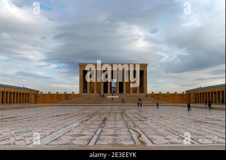 ANKARA, TÜRKEI - 14. DEZEMBER 2020: Mausoleum von Atatürk in Anitkabir. Ankara, Türkei. Außenansicht von Anitkabir. Mustafa Kemal Atatürk ist erster Präsident Stockfoto