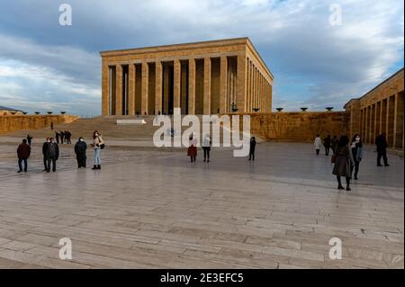 ANKARA, TÜRKEI - 14. DEZEMBER 2020: Mausoleum von Atatürk in Anitkabir. Ankara, Türkei. Außenansicht von Anitkabir. Mustafa Kemal Atatürk ist erster Präsident Stockfoto