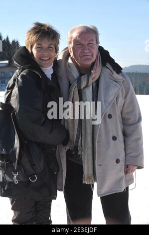 Die französische Schauspielerin Veronique Jeannot und Pierre Mondy während des 16. Filmfestivals 'Fantastik Art' in Gerardmer, Frankreich, am 29. Januar 2009. Foto von Giancarlo Gorassini/ABACAPRESS.COM Stockfoto